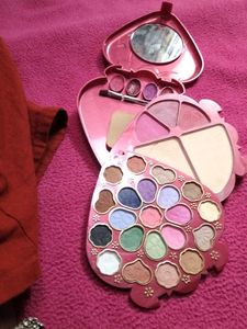 Cute Strawberry Make-Up Kit