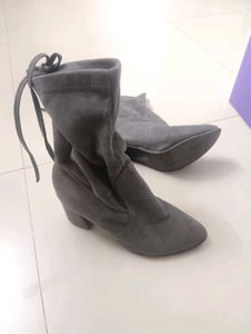 Suede boots