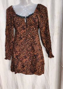 1039. Chic Leopard Print Mini Dress