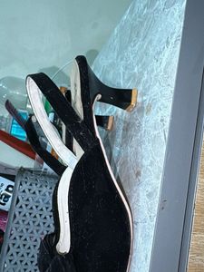Chic Black Bow Slingback Heels