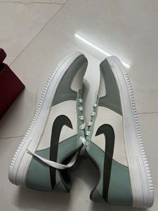 SIZE 10 Stylish Nike Air Sneakers
