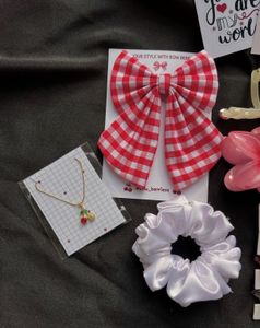 Red Jewelery Hamper Set