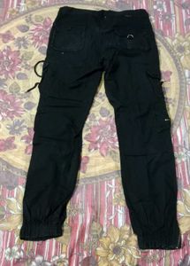 men cargo denim trouser and t-shirt