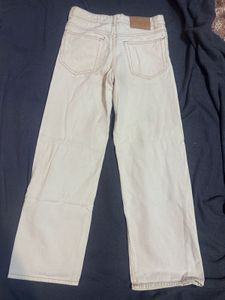 H&amp;M Divided jeans in a "dirty white" or cream colo