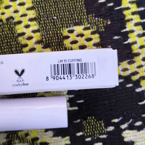 MYGLAMM LIT Liquid Matte Lipstick cuffing