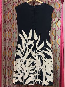 Chic Black &amp; White Leaf Print Dress