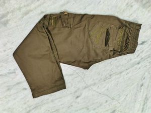 Olive green Cargo jeans for a 6-8 year boy