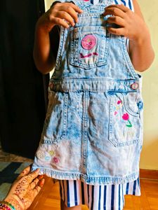 girl denim skirt