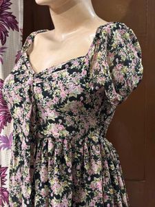 Chic Floral Square Neck Smocked Dress