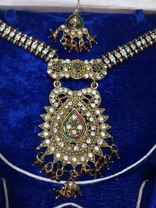Stunning Necklace Set