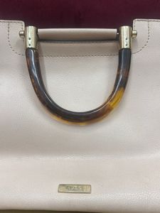 Chic White Tote Bag with Tortoiseshell Handle