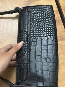 Chic Black Croc Embossed Clutch