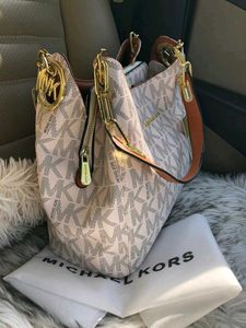 MICHAEL KORS FULTON IN STOCK*( NO BOX)