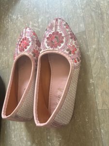 Trendy Jutties for girls