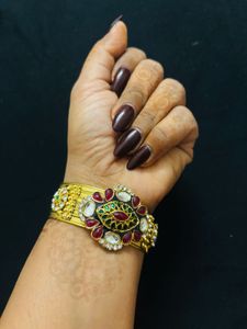 Elegant Kundan Bangle