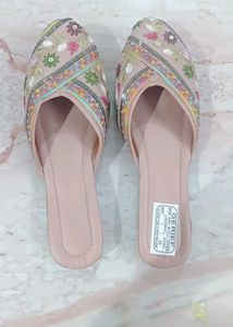 New Embroidered Flat Sandals