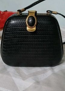 Vintage Black Slingbag