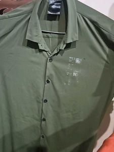 Green Half Sleeve Shirt In Good Condition