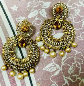 Golden partwear ear rings