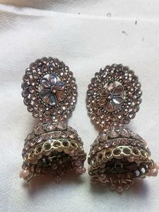 Earrings With Mantika