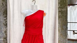 24238. Chic Red One-Shoulder Ruched Dress