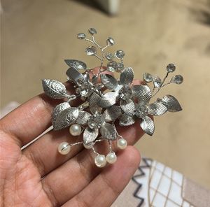 Elegant Floral Hair Clip