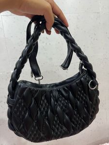 Chic Black Quilted Shoulder Bag
