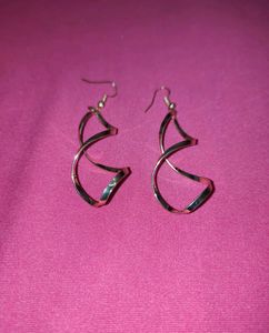Shein Women Twisted Spiral Design Golden Dangler