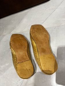 Golden Embellished Ethnic Juttis for MEN