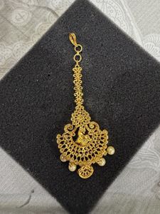Elegant Maang Tikka with Pearls