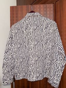 Stylish Print Button-Up Shirt🖤