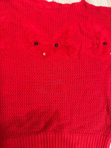 red cute top in new condition