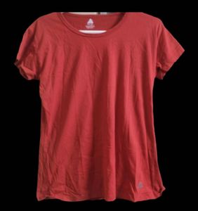 red T-shirt fit daily use