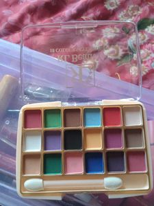 18 Color Eyeshadow Palette