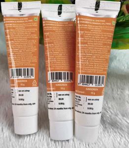 The Derma Co 1% Hyaluronic Sunscreen Aqua Gel SPF