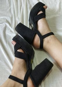 Black Block Strap Heels👠💕