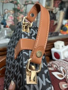 Box Sling Bag