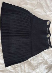 Black Daisy Print Pleated Skirt