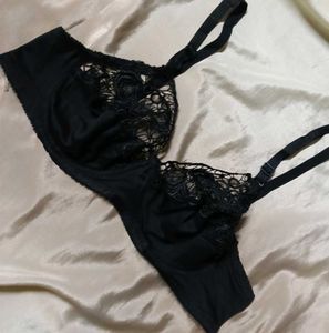 Elegant Black Lace Bra