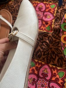 Elegant White Ballerinas with Chain Detail