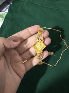 Elegant Gold Necklace and Earrings Set