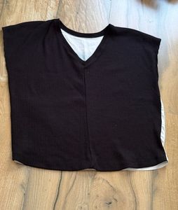 Stylish Black Ribbed V-Neck Top