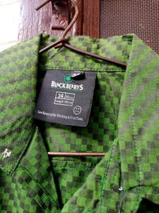 new Green Textured Button-Up Shirt