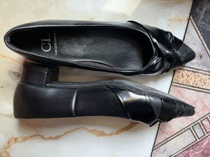 Carlton London Black Flats