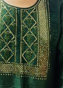 Elegant Green Kurta with Gold Embellishments