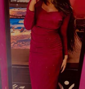 Elegant Burgundy Ruched Midi Dress