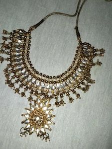 Grey/Opaque stone kundan necklace