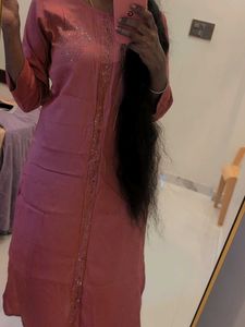 Avaasa Medium Dusty Pink Embellished Straight Kurt