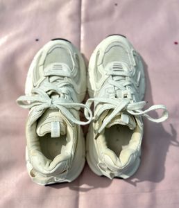 Ginger by Lifestyle Women Round Toe Sneakers