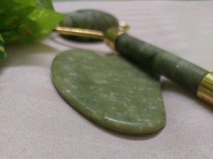 Jade Roller &amp; Gua Sha Face &amp; Neck Massage Ki